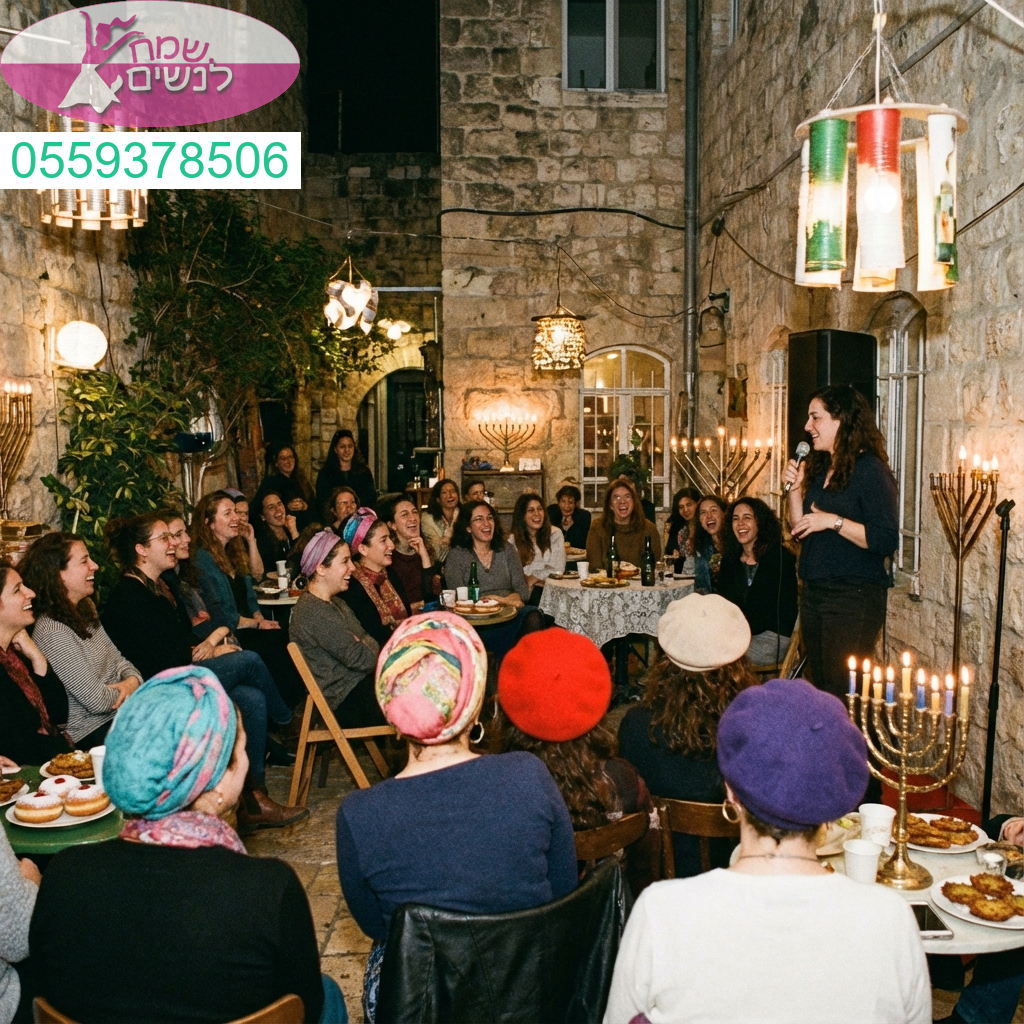 מופע סטנדאפ נשים מרגש ומצחיק באווירת נס החנוכה בחצר ירושלמית קסומה