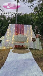 עמדת מרגשת לאירוע בת מצווה כולל כיסא יוקרתי ופרחים וכל מה שמסביב 