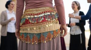 רקדנית בטן לאירועים – באה להרים לכן את האנרגיה!
